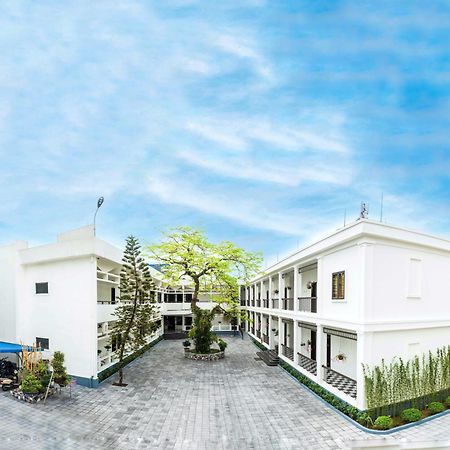 Отель Khach San Det Nam Dinh Экстерьер фото